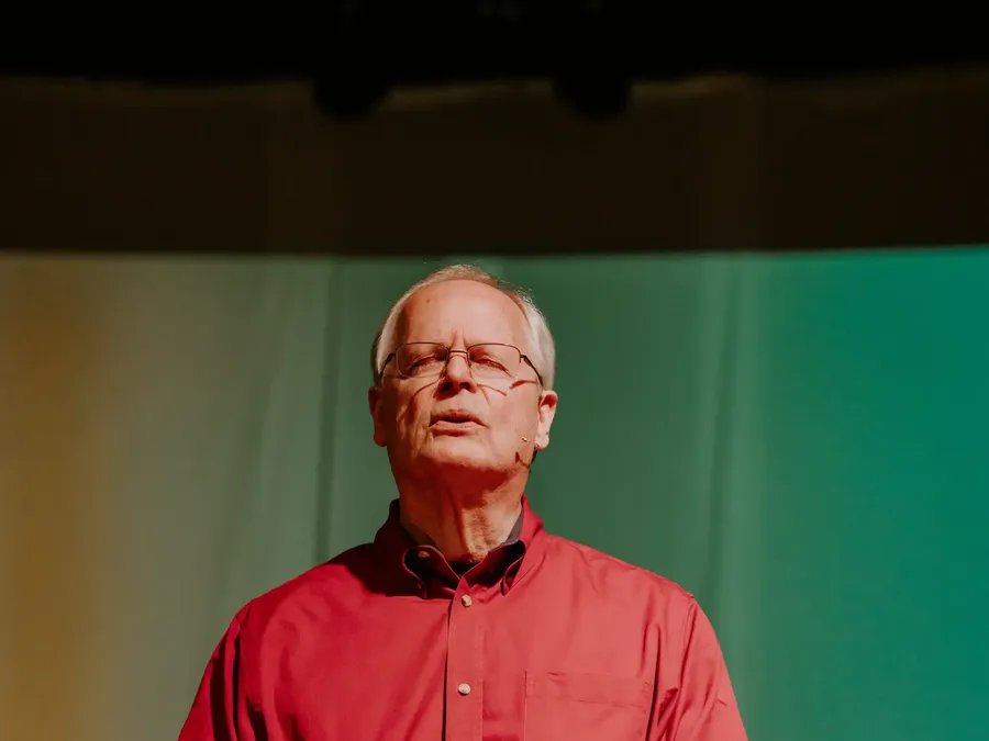 Sam Storms praying from the pulpit